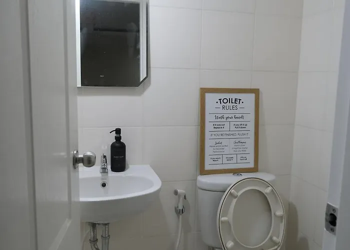 2 Bedroom Unit Near Sm Seaside , Sm Arena , Nustar And Cclex